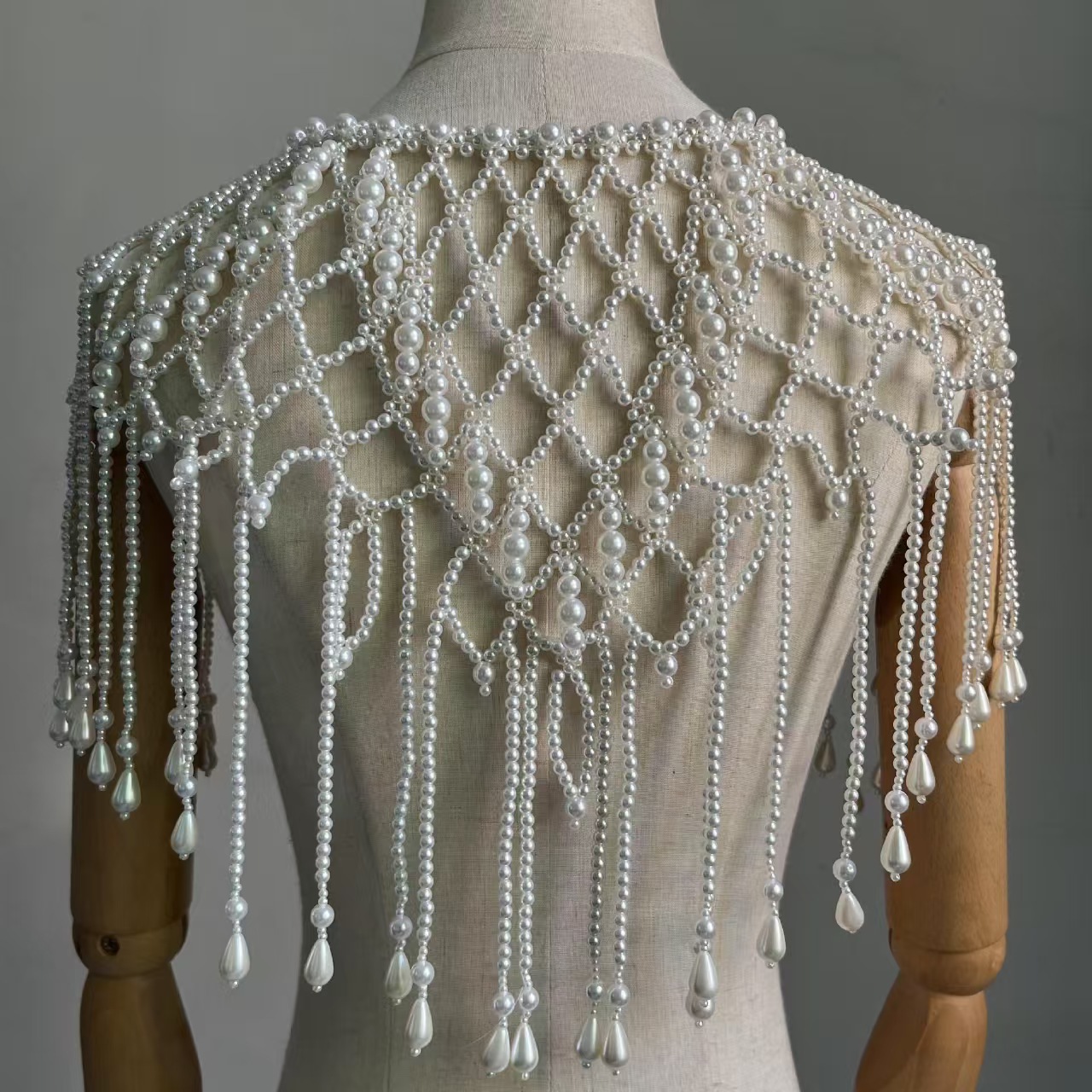 Châle-veste perlé d'inspiratio - Body Jewelry Vest avis et prix