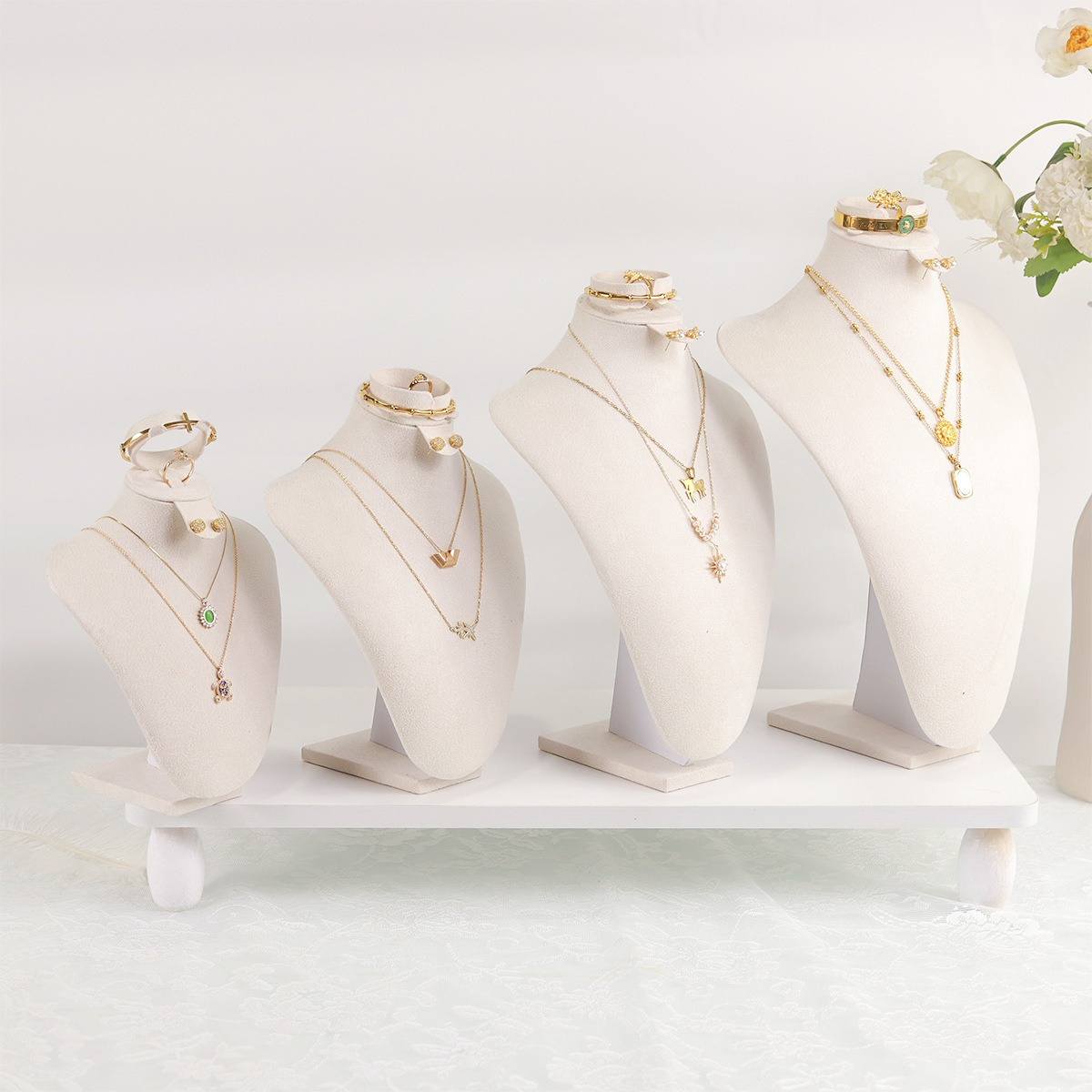 Bustes d'exposition de bijoux  - Body Jewelry Display Case avis et prix